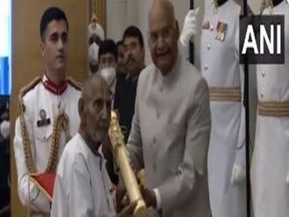125-yr-old yoga legend Swami Sivananda's heartwarming gesture at Padma award ceremony | 125-yr-old yoga legend Swami Sivananda's heartwarming gesture at Padma award ceremony 125-yr-old yoga legend Swami Sivananda's heartwarming gesture at Padma award ceremony | 125-yr-old yoga legend Swami Sivananda's heartwarming gesture at Padma award ceremony