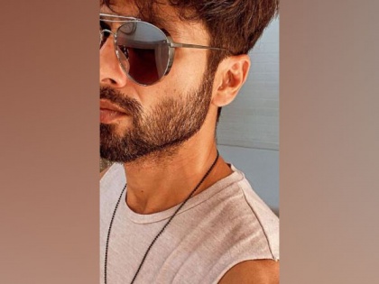 Shahid Kapoor treats fans with stunning picture resembling 'Kabir Singh' styled aviators | Shahid Kapoor treats fans with stunning picture resembling 'Kabir Singh' styled aviators