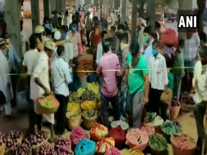 Defying social distancing norms, residents assemble to buy essentials in K'taka | Defying social distancing norms, residents assemble to buy essentials in K'taka