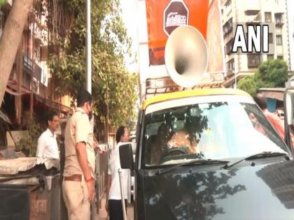 Mumbai police detain MNS leader for 'playing Hanuman Chalisa' outside Shiv Sena Bhawan | Mumbai police detain MNS leader for 'playing Hanuman Chalisa' outside Shiv Sena Bhawan