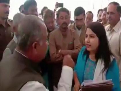 Congress workers, civic body officials spar infront of minister in Madhya Pradesh | Congress workers, civic body officials spar infront of minister in Madhya Pradesh