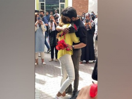 Pakistani university expels two students for 'hugging' on campus | Pakistani university expels two students for 'hugging' on campus
