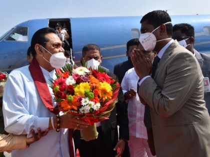 Sri Lankan PM Rajapaksa arrives in Andhra Pradesh for pilgrimage in Tirupati | Sri Lankan PM Rajapaksa arrives in Andhra Pradesh for pilgrimage in Tirupati