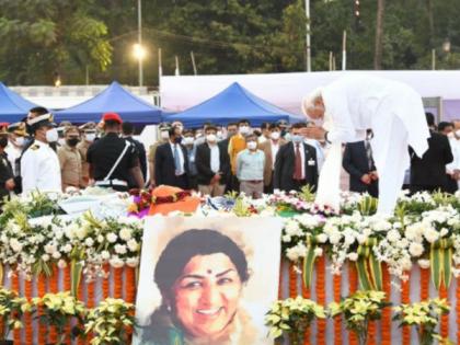 Lata Mangeshkar cremated with full state honours in Mumbai | Lata Mangeshkar cremated with full state honours in Mumbai