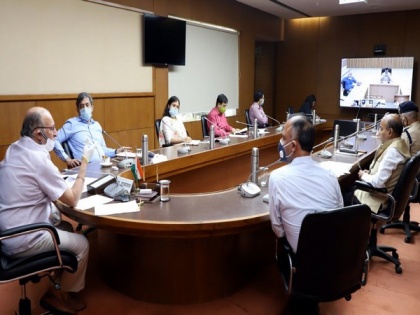 COVID-19: LG Baijal held meeting with Kejriwal, others | COVID-19: LG Baijal held meeting with Kejriwal, others