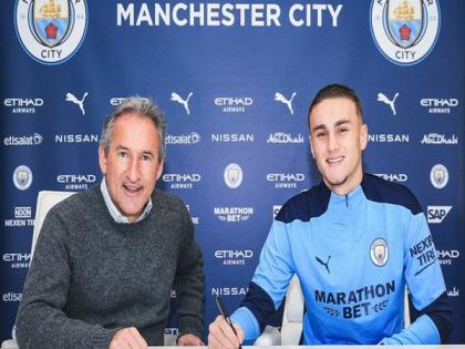 Harwood-Bellis signs contract extension with Manchester City | Harwood-Bellis signs contract extension with Manchester City Harwood-Bellis signs contract extension with Manchester City | Harwood-Bellis signs contract extension with Manchester City