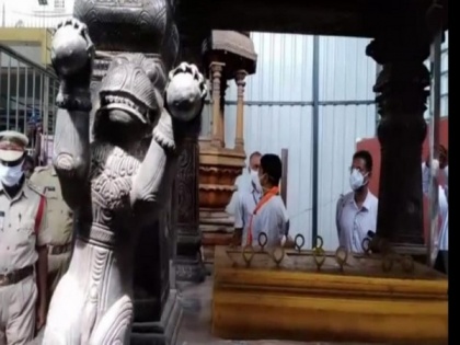 Andhra BJP President visits Kanaka Durga Temple amid reports of 3 missing silver lion statues | Andhra BJP President visits Kanaka Durga Temple amid reports of 3 missing silver lion statues