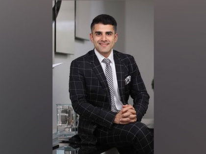 Shrenik Ghodawat named as the 'Food and Grocery Professional of the Year (Under 35)' | Shrenik Ghodawat named as the 'Food and Grocery Professional of the Year (Under 35)'