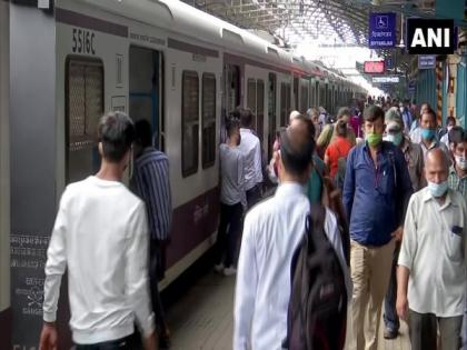 Mumbai local train services resume today for fully COVID vaccinated passengers | Mumbai local train services resume today for fully COVID vaccinated passengers