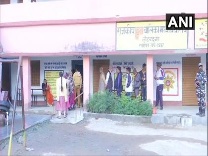 First phase of polling for 13 seats begins in Jharkhand | First phase of polling for 13 seats begins in Jharkhand