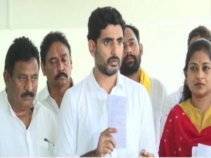 Andhra police books Nara Lokesh, other TDP leaders for attacking police reserve inspector at Mangalgiri | Andhra police books Nara Lokesh, other TDP leaders for attacking police reserve inspector at Mangalgiri