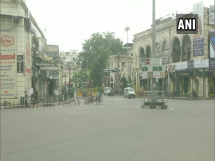 Old market collapses in Lucknow, no casualty, goods worth lakhs damaged | Old market collapses in Lucknow, no casualty, goods worth lakhs damaged Old market collapses in Lucknow, no casualty, goods worth lakhs damaged | Old market collapses in Lucknow, no casualty, goods worth lakhs damaged