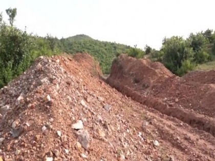 To resolve water crisis, MP village women cut hill to make way for water into pond | To resolve water crisis, MP village women cut hill to make way for water into pond
