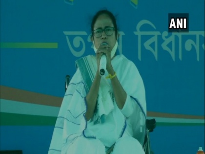 Can't surrender Bengal to two goons of Delhi: Mamata | Can't surrender Bengal to two goons of Delhi: Mamata