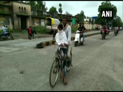 Father pedals bicycle for 85 km to take son to Class 10 exam centre in MP | Father pedals bicycle for 85 km to take son to Class 10 exam centre in MP