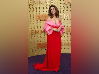 Mandy Moore flaunts her extravagant outfit at Emmy Awards | Mandy Moore flaunts her extravagant outfit at Emmy Awards