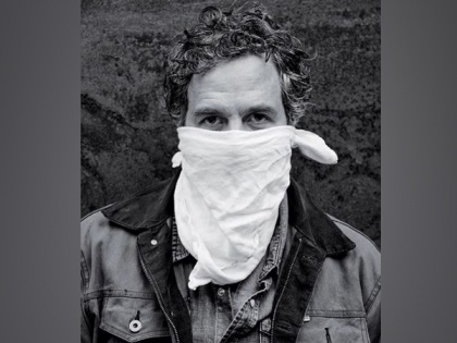 Mark Ruffalo shares picture covering face with handkerchief to raise COVID-19 awareness | Mark Ruffalo shares picture covering face with handkerchief to raise COVID-19 awareness