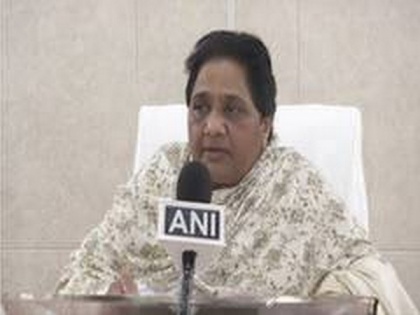 Centre should bear travel expenses of migrant workers: Mayawati | Centre should bear travel expenses of migrant workers: Mayawati