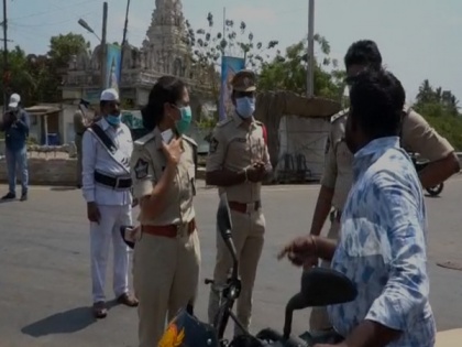 Police seize vehicles violating lockdown in Andhra Pradesh | Police seize vehicles violating lockdown in Andhra Pradesh