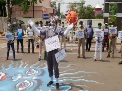 Combating COVID-19 : Mime artist in Bhubaneswar creates awareness | Combating COVID-19 : Mime artist in Bhubaneswar creates awareness