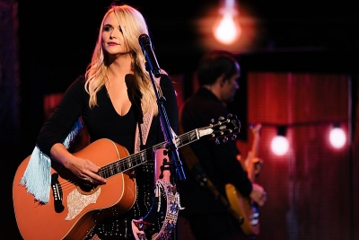 Miranda Lambert stops singing 'Tin Man' in concert to call out fans taking selfies | Miranda Lambert stops singing 'Tin Man' in concert to call out fans taking selfies Miranda Lambert stops singing 'Tin Man' in concert to call out fans taking selfies | Miranda Lambert stops singing 'Tin Man' in concert to call out fans taking selfies