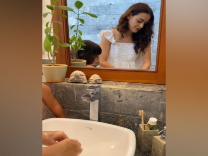 Dia Mirza takes up 'Safe Hands Challenge' | Dia Mirza takes up 'Safe Hands Challenge'