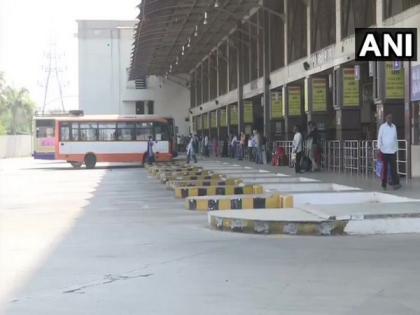 Few passengers at Ahmedabad bus terminal ahead of Janta Curfew | Few passengers at Ahmedabad bus terminal ahead of Janta Curfew