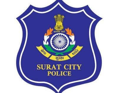 Surat Police beat three persons, protests sparked | Surat Police beat three persons, protests sparked Surat Police beat three persons, protests sparked | Surat Police beat three persons, protests sparked