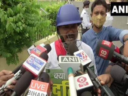 Opposition MLAs reach Bihar assembly wearing helmets and carrying first aid kits. | Opposition MLAs reach Bihar assembly wearing helmets and carrying first aid kits.