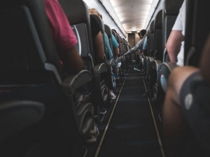 Social distancing in airplane seat assignments can reduce COVID-19 spread | Social distancing in airplane seat assignments can reduce COVID-19 spread