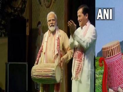 PM Modi tried his hands at multiple musical instruments during Rongali Bihu event | PM Modi tried his hands at multiple musical instruments during Rongali Bihu event