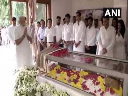 PM Modi visits Jethmal's residence to pay his last respect | PM Modi visits Jethmal's residence to pay his last respect PM Modi visits Jethmal's residence to pay his last respect | PM Modi visits Jethmal's residence to pay his last respect