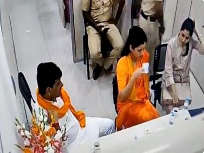 Mumbai Police chief releases video to counter MP Navneet Rana's 'inhumane treatment' charge | Mumbai Police chief releases video to counter MP Navneet Rana's 'inhumane treatment' charge