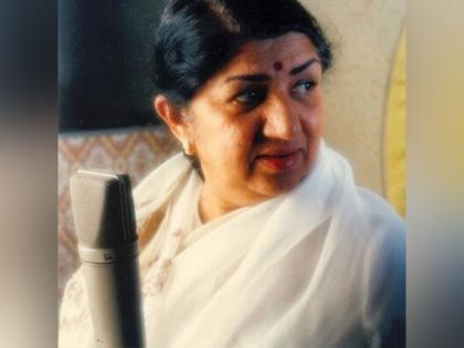 Lata Mangeshkar's health shows signs of improvement | Lata Mangeshkar's health shows signs of improvement