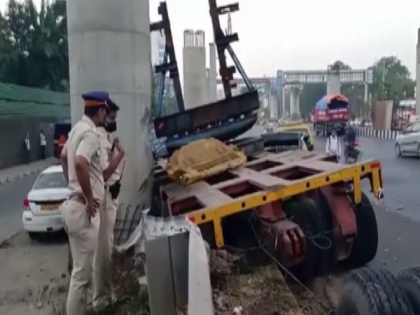 One person dead, 2 injured after crane collides with metro pillar in Mumbai | One person dead, 2 injured after crane collides with metro pillar in Mumbai