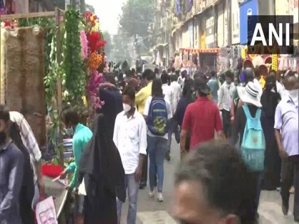 Diwali brings back customers to Mumbai's Crawford market amid pandemic | Diwali brings back customers to Mumbai's Crawford market amid pandemic