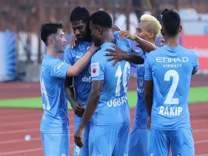 ISL 7: High-flying Mumbai aim to maintain top spot as they take on Chennaiyin | ISL 7: High-flying Mumbai aim to maintain top spot as they take on Chennaiyin ISL 7: High-flying Mumbai aim to maintain top spot as they take on Chennaiyin | ISL 7: High-flying Mumbai aim to maintain top spot as they take on Chennaiyin