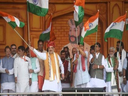 India enters Guinness Book of World Records for waving over 78,000 national flags simultaneously | India enters Guinness Book of World Records for waving over 78,000 national flags simultaneously