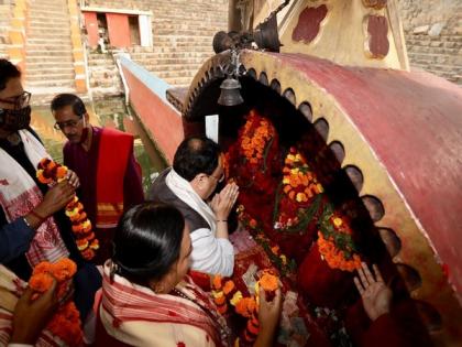 Nadda, wife visit Kamakhya temple | Nadda, wife visit Kamakhya temple