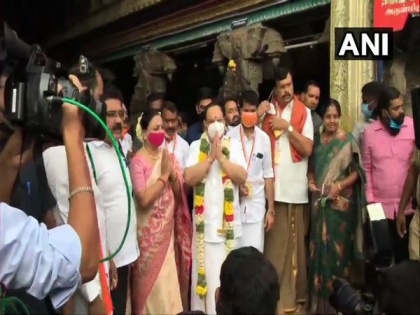 BJP chief Nadda offers prayers at Madurai's Meenakshi temple | BJP chief Nadda offers prayers at Madurai's Meenakshi temple