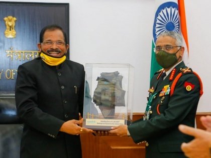 Govt will ensure best of weapons and armour to soldiers: Shripad Naik | Govt will ensure best of weapons and armour to soldiers: Shripad Naik