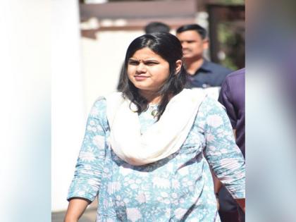 Namita Mundada, 8-month pregnant MLA from Beed attends Maha Assembly session | Namita Mundada, 8-month pregnant MLA from Beed attends Maha Assembly session