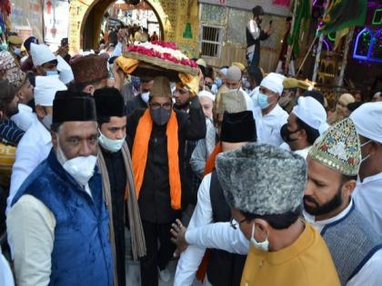 Ajmer: Mukhtar Abbas Naqvi offers 'chadar' sent by PM Modi at shrine of Khwaja Moinuddin Chishti | Ajmer: Mukhtar Abbas Naqvi offers 'chadar' sent by PM Modi at shrine of Khwaja Moinuddin Chishti Ajmer: Mukhtar Abbas Naqvi offers 'chadar' sent by PM Modi at shrine of Khwaja Moinuddin Chishti | Ajmer: Mukhtar Abbas Naqvi offers 'chadar' sent by PM Modi at shrine of Khwaja Moinuddin Chishti
