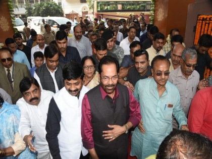 Govt to establish 'Hunar Haat' in all states to train indigenous artisans: Naqvi | Govt to establish 'Hunar Haat' in all states to train indigenous artisans: Naqvi