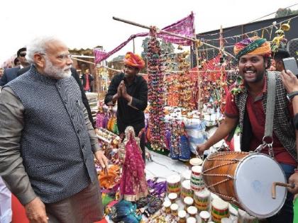 PM Modi visits Hunar Haat in Delhi, appreciates crafts and cuisines from different parts of India | PM Modi visits Hunar Haat in Delhi, appreciates crafts and cuisines from different parts of India PM Modi visits Hunar Haat in Delhi, appreciates crafts and cuisines from different parts of India | PM Modi visits Hunar Haat in Delhi, appreciates crafts and cuisines from different parts of India