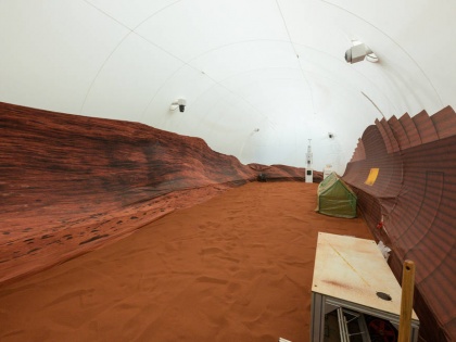 NASA seals 4 volunteers on isolated Mars-like habitat for a year | NASA seals 4 volunteers on isolated Mars-like habitat for a year