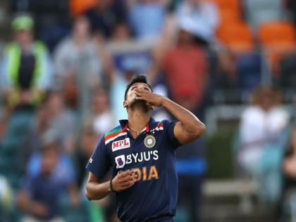 Ind vs Aus, 1st T20I: Natarajan makes debut, gets cap from Bumrah | Ind vs Aus, 1st T20I: Natarajan makes debut, gets cap from Bumrah