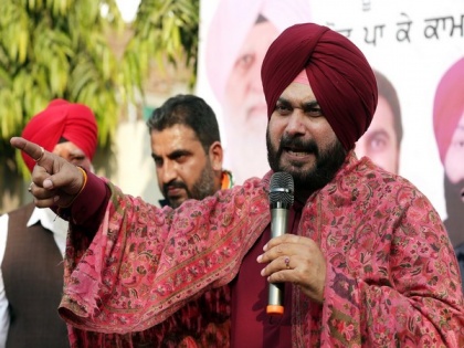 Congress leader Navjot Singh Sidhu blames AAP for poor law & order situation in Punjab | Congress leader Navjot Singh Sidhu blames AAP for poor law & order situation in Punjab