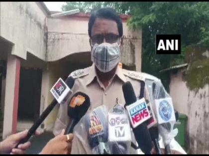 Three fake Naxals held for extortion in Odisha's Kalahandi | Three fake Naxals held for extortion in Odisha's Kalahandi Three fake Naxals held for extortion in Odisha's Kalahandi | Three fake Naxals held for extortion in Odisha's Kalahandi