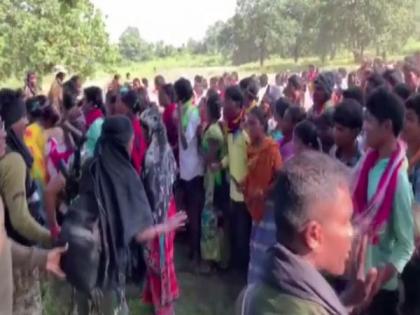 C'garh: Armed tribals protest against police camp establishment in Dantewada | C'garh: Armed tribals protest against police camp establishment in Dantewada